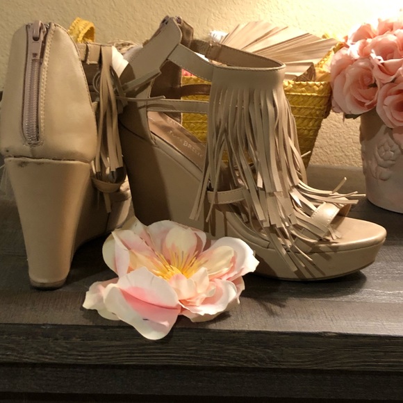 Fantastic fun 4 inch leather fringe wedges - Picture 4 of 6